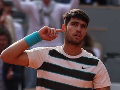 De otro planeta: así salvó Alcaraz uno de los match points contra Sinner en la final de Roland Garros