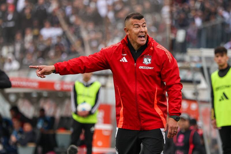 Jorge Almirón fue expulsado en el partido de Colo Colo ante Huachipato. Foto: Felipe Escobedo.