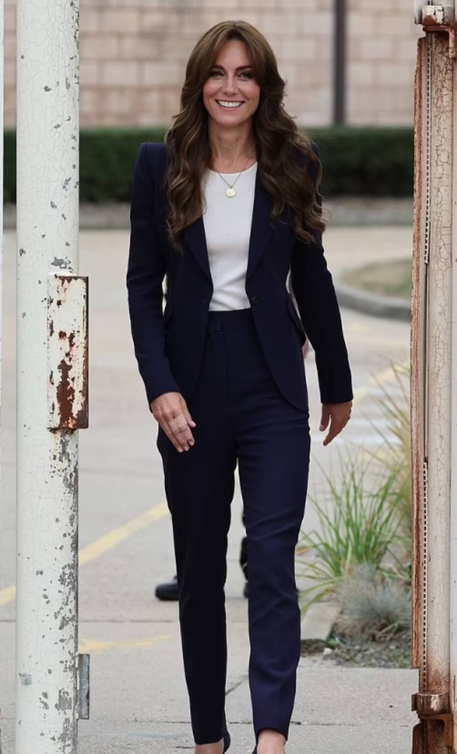 Kate Middleton explicó las razones de su herida después de aparecer con dos dedos vendados en su visita real a una prisión en Inglaterra.