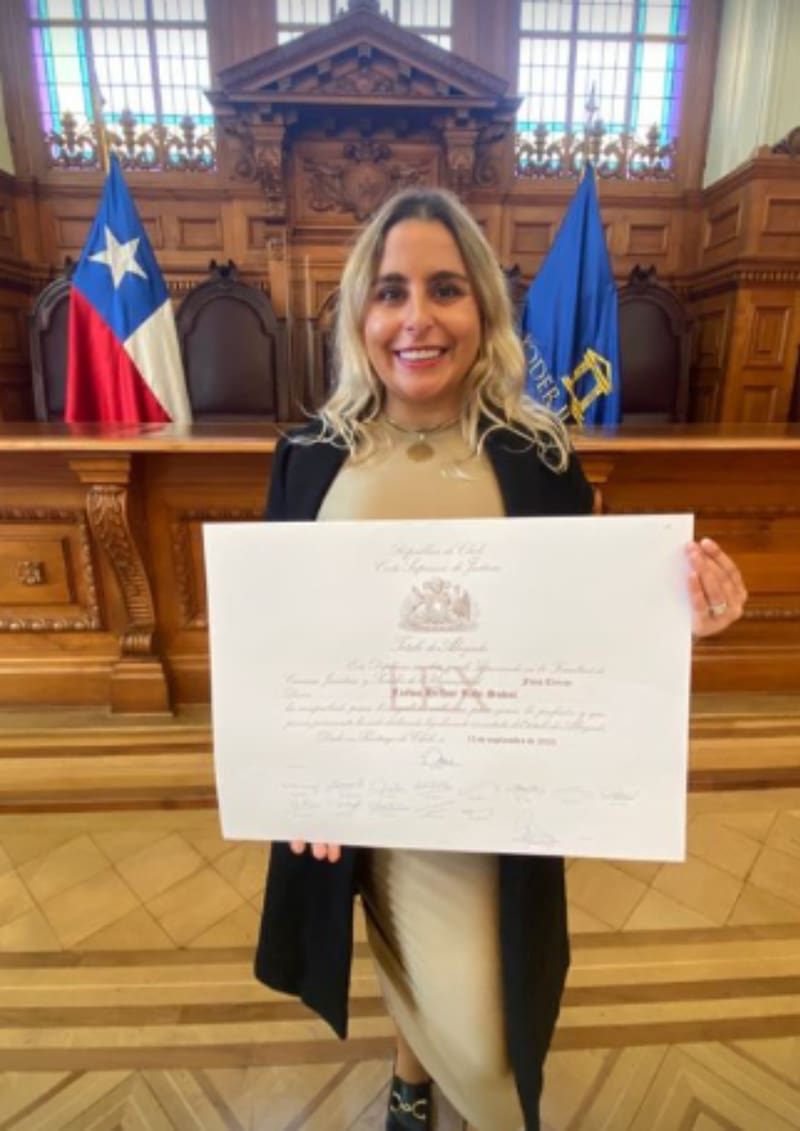 Fadwa Rabi, hija de Helhue Sukni, juró como abogada