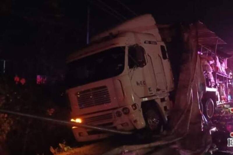 El bus llevaba 43 pasajeros. Créditos: @fdo2000