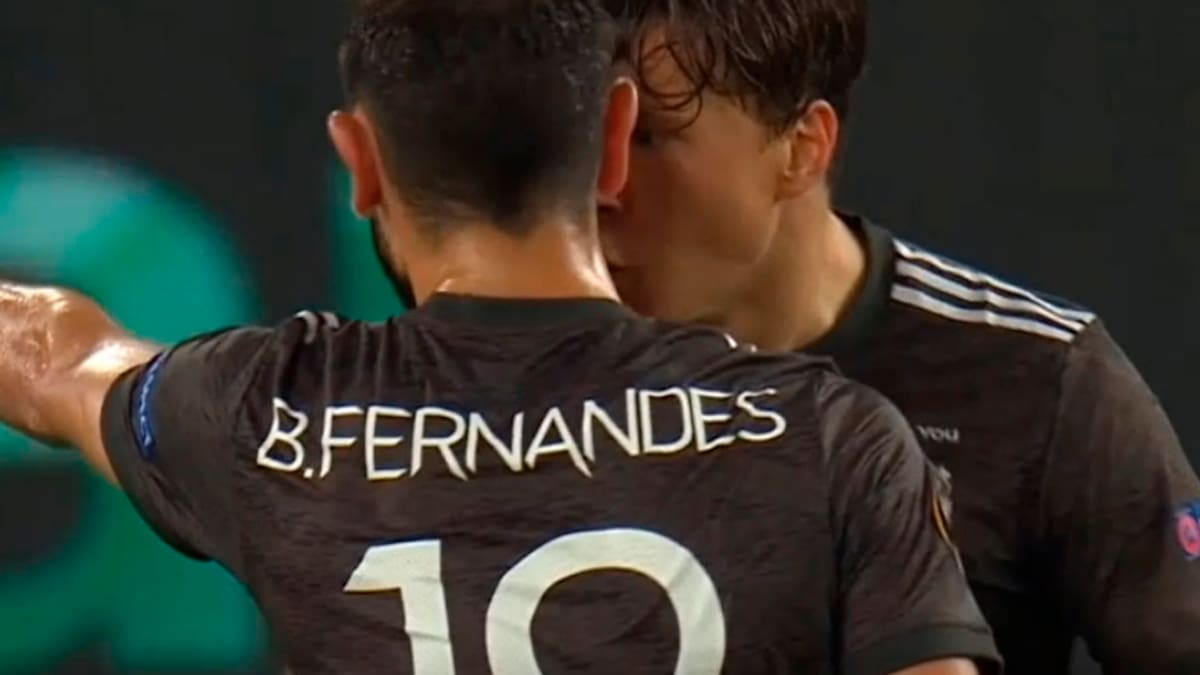 ¡Se dijeron de todo! La discusión entre Lindelof y Bruno Fernandes tras el gol del Sevilla