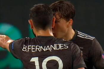 ¡Se dijeron de todo! La discusión entre Lindelof y Bruno Fernandes tras el gol del Sevilla