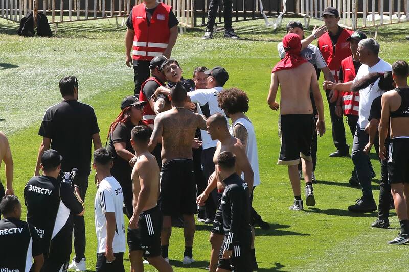 quedaron desnudos por sus hinchas.