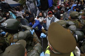 Crisis migratoria: polémico desalojo en Iquique terminó con 14 personas detenidas