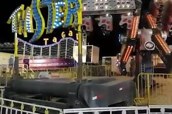 Niños fueron rescatados por bomberos tras permanecer de cabeza en juego de feria de Los Vilos