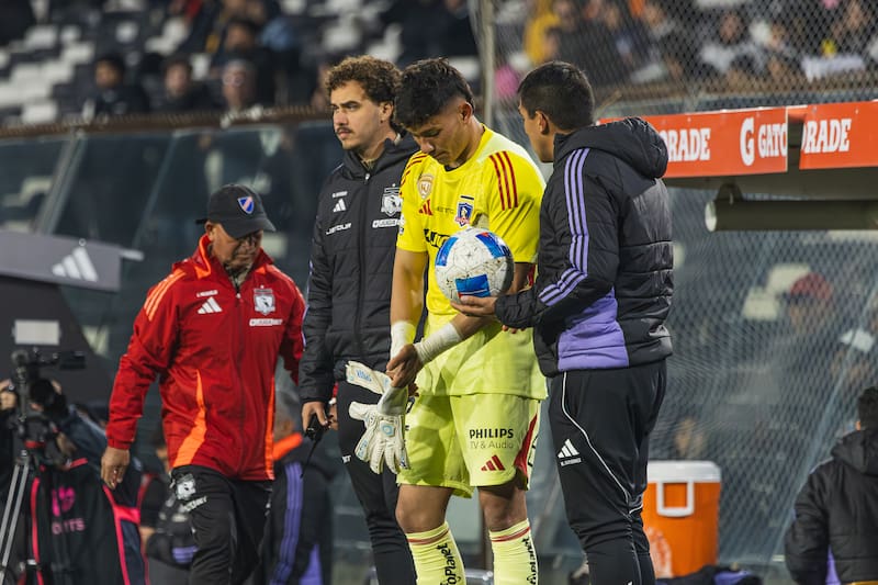 El portero antes de entrar al campo en sustitución por Fernando De Paul. Foto: Felipe Escobedo