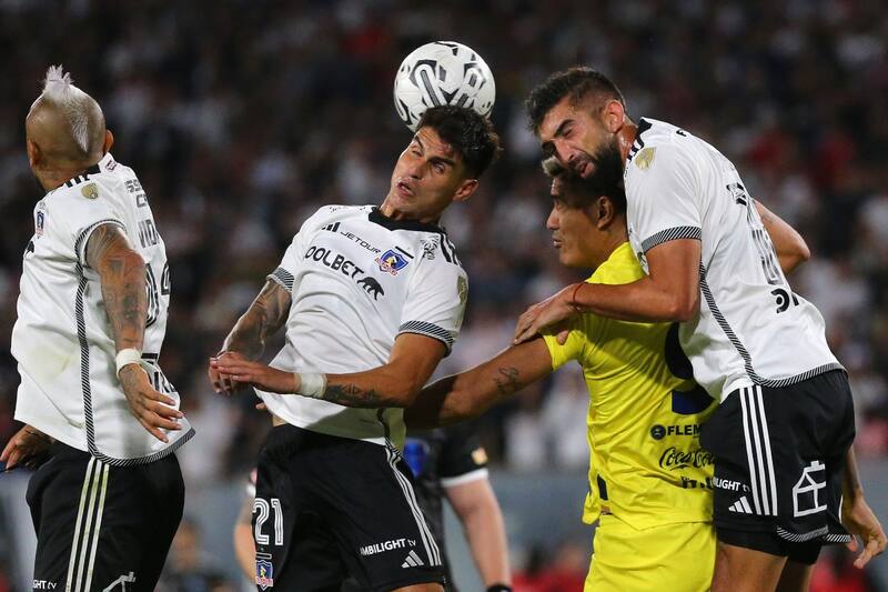 Colo Colo conversa por otro refuerzo.