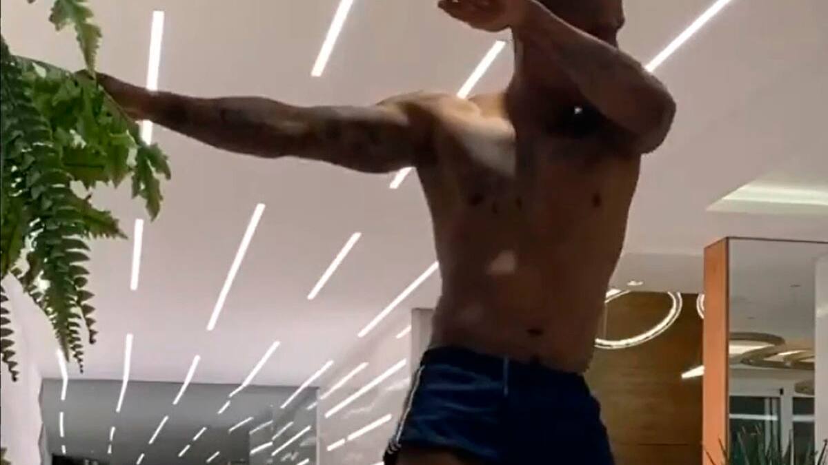 Douglas Costa no la pasa nada mal en su confinamiento en Italia