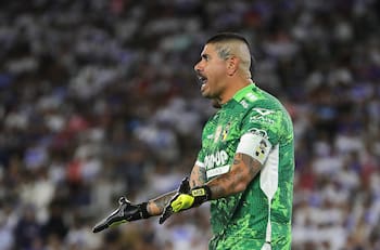 Mono Sánchez fiel a su estilo tras burlas de los hinchas de la UC: “No se perdió una copa, no se perdió una final”