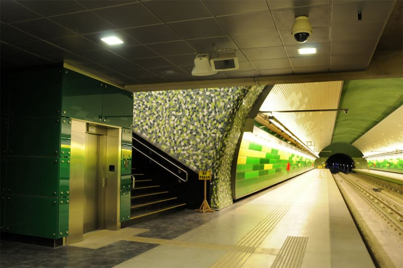 pertenece a la Línea 5 del Metro de Santiago. Créditos: Google Maps.