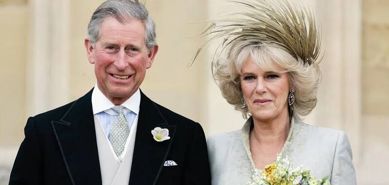 Una de las imágenes que dejó la notoria boda tras años de estar emparejados.