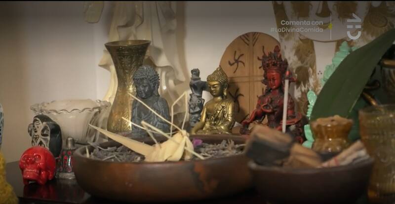 El altar de creencias y no creencias de María Gracia Omegna.