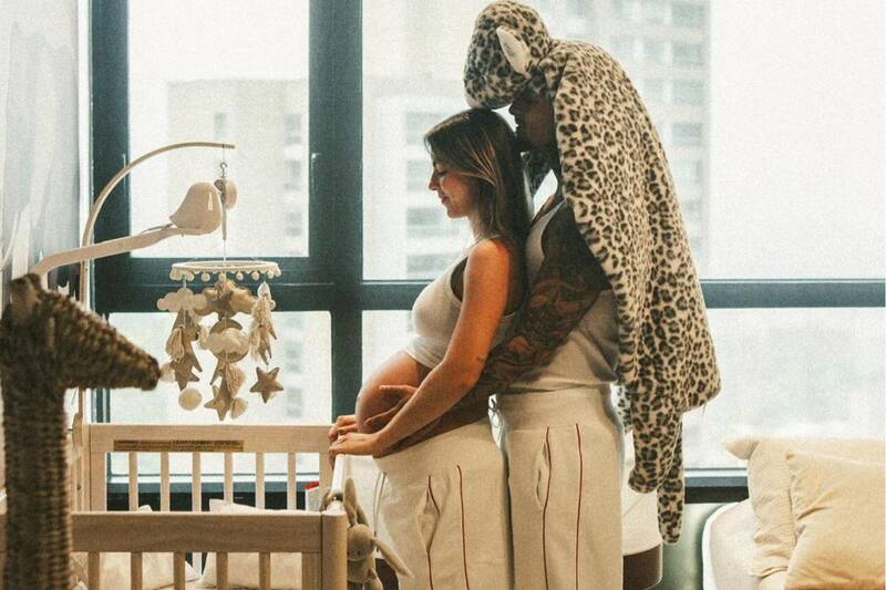 Presentó la lujosa habitación que tendrá su hija París a pocos días de ser padre.