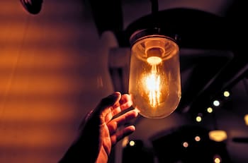 Enel confirmó cortes de luz en 9 comunas de la Región Metropolitana durante este lunes