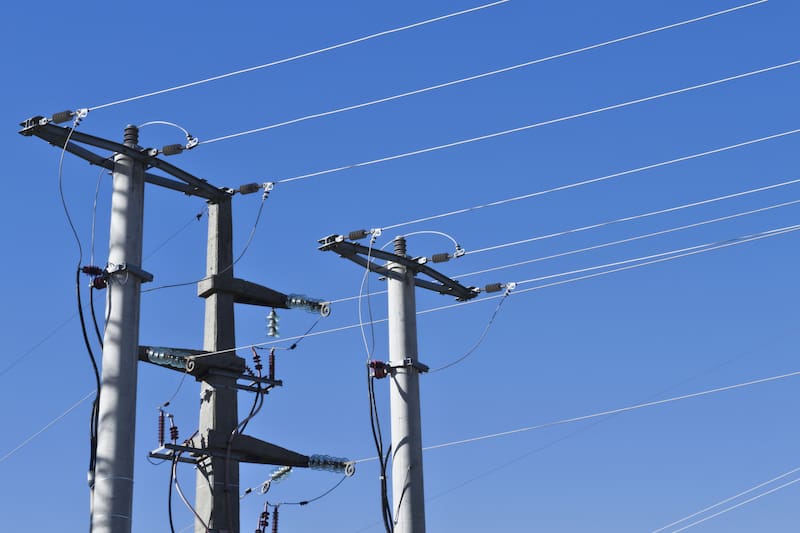 Este sábado Santiago contará con pocos pero importantes cortes en el servicio eléctrico. Créditos: Freepik.