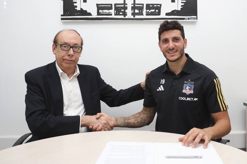 tras firmar su contrato en Colo Colo