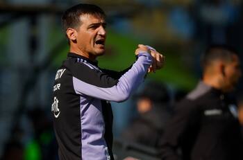 Ayudante de Almirón revela por qué sacó a Felipe Méndez y Francisco Marchant ante Everton