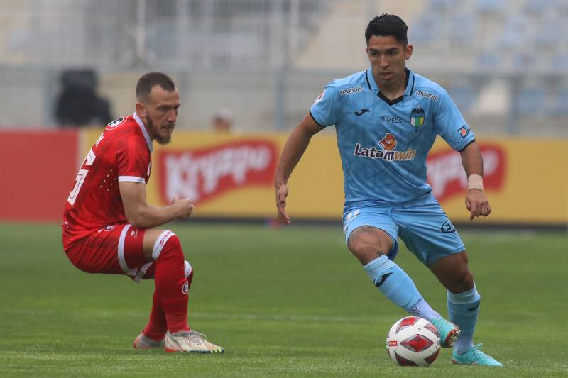 Augusto Max con la camiseta de Unión La Calera.
