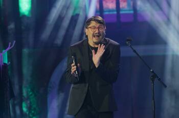 Violento Parra dominó el rating: Rutina de Mauricio Palma en Olmué 2025 dejó en el suelo la sintonía de los otros canales