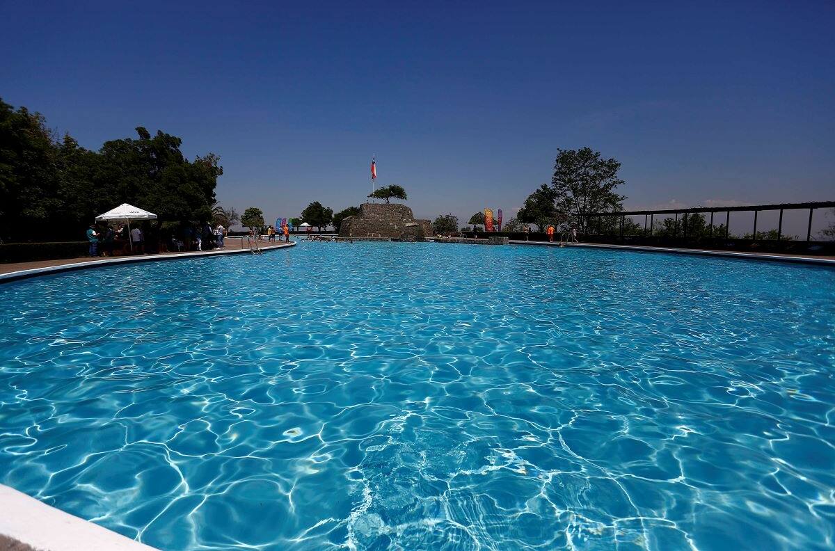 Hombre falleció ahogado en piscina de su edificio: vecinos acusan negligencia de la administración