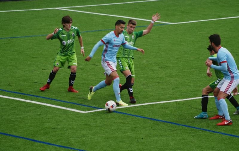 En la temporada 2017-2018 jugó en la filial del Celta de Vigo.