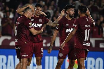 Remeció el mercado de fichajes del fútbol chileno y ahora amenaza a la U en la Copa Sudamericana