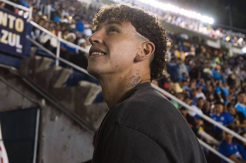 anunció una exhibición con distintas figuras públicas.