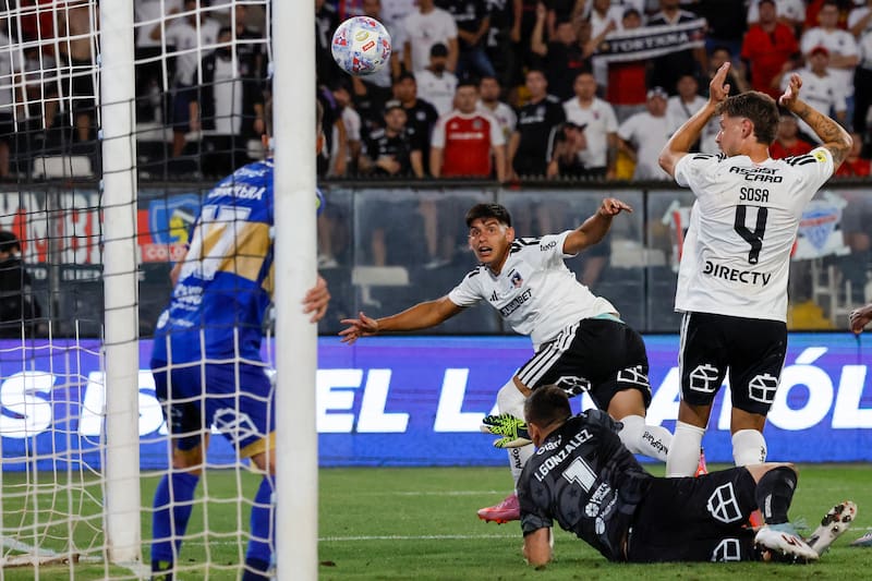 Los albos escondieron los balones en los últimos minutos del duelo. Foto: Aton.