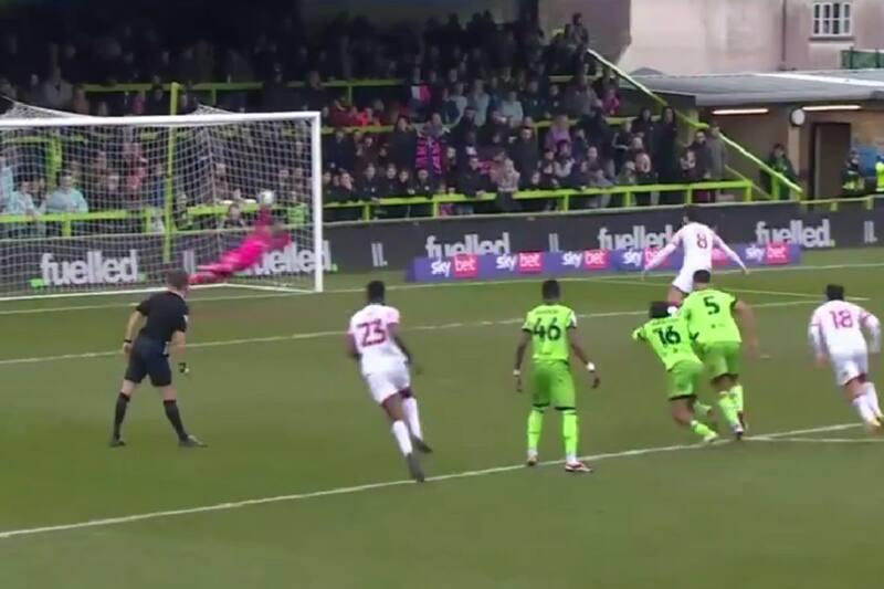 atajó un penal por el Forest Green Rovers.