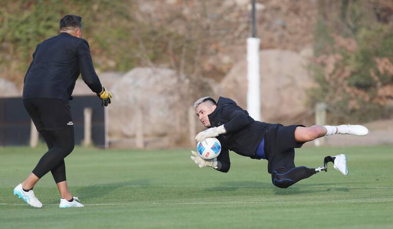 El exgolero entrena de cara al compromiso amistoso.