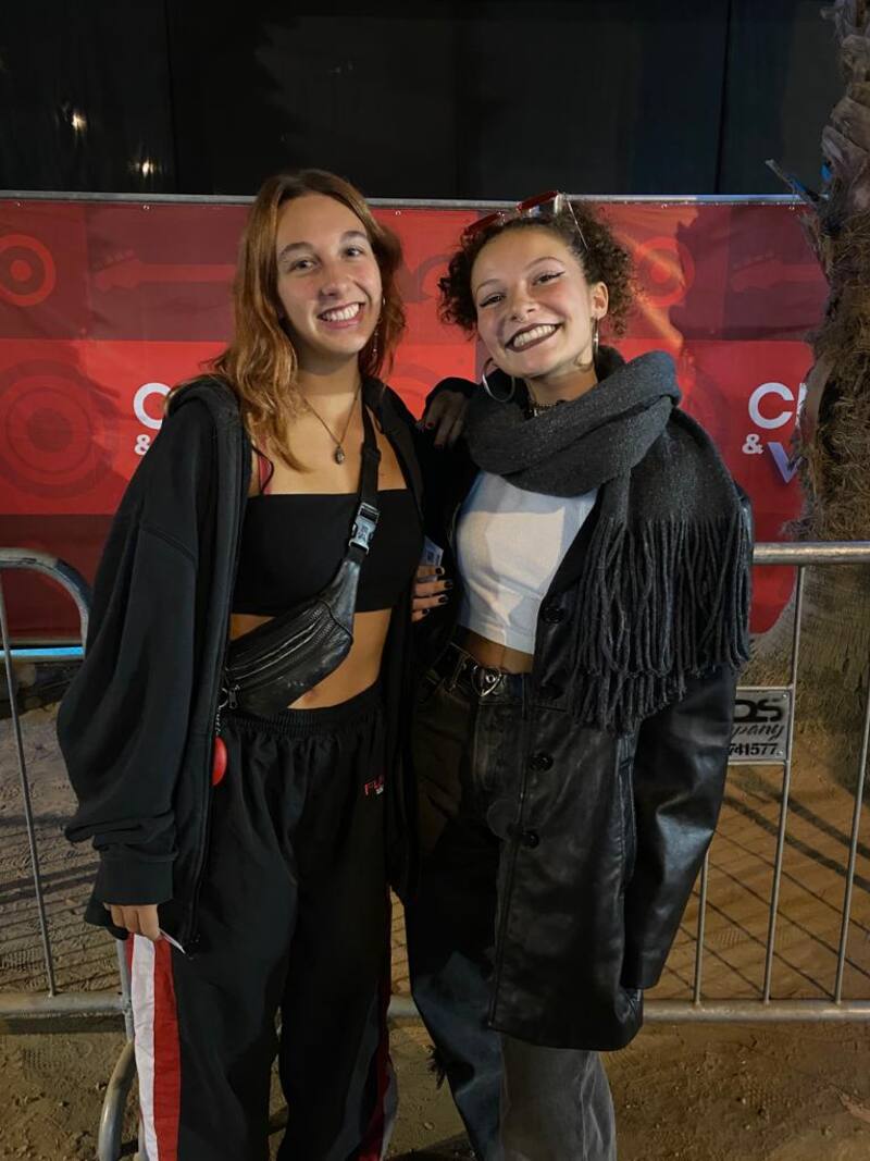 Los fanáticos llegaron a colmar la Quinta Vergara / Liana Vega y Fernanda Vielma