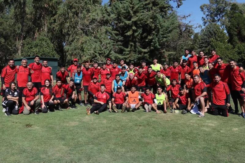 El cuerpo técnico dejó a cuatro juveniles fuera del viaje a Uruguay. Foto: Colo Colo Oficial.