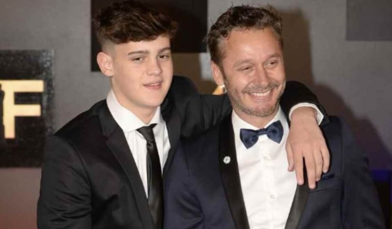 Ha aparecido en eventos públicos junto a su padre.