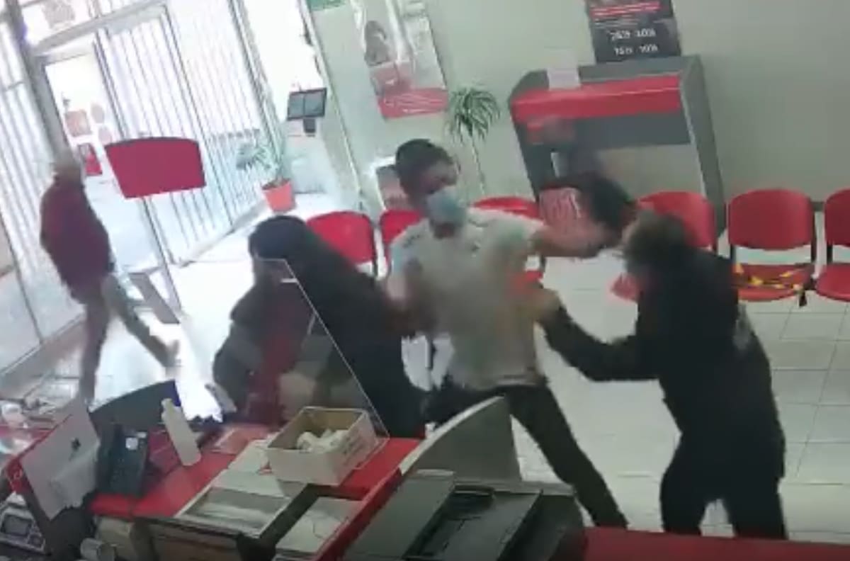 VIDEO | Detienen a delincuentes que golpearon a guardia de Correos Chile en Ñuñoa
