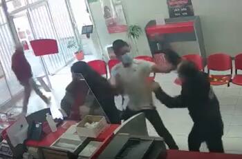 VIDEO | Detienen a delincuentes que golpearon a guardia de Correos Chile en Ñuñoa