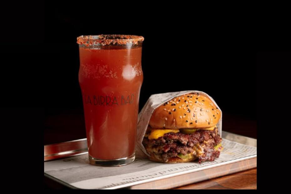 En este local ubicado en Chile se puede encontrar la mejor hamburguesa de Miami. Créditos: @labirrabar.cl