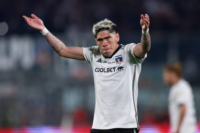 Carlos Palacios jugando por Colo Colo en el Monumental