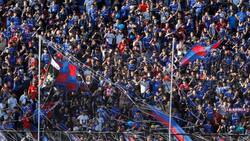 Una butaca y botellas de agua: el duro informe arbitral que puede complicar a la U en sus futuros partidos de local