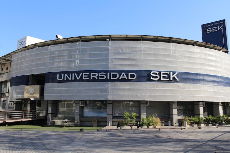 La Universidad SEK no fue acreditada por la CNA. Hay 3.200 alumnos en riesgo.