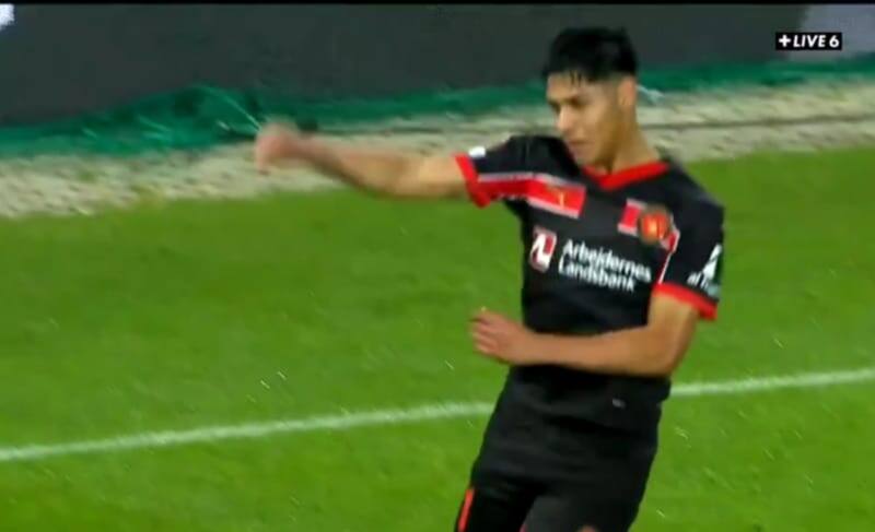 celebra su gol en Europa League.