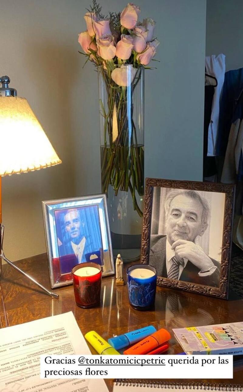 Tonka Tomicic le envió un regalo a María Luisa Godoy.