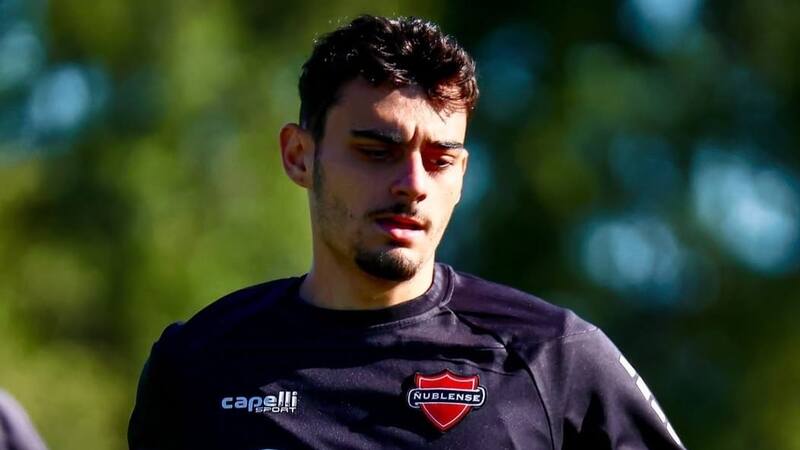 el extremo no ha podido debutar en Ñublense. Foto: Ñublense