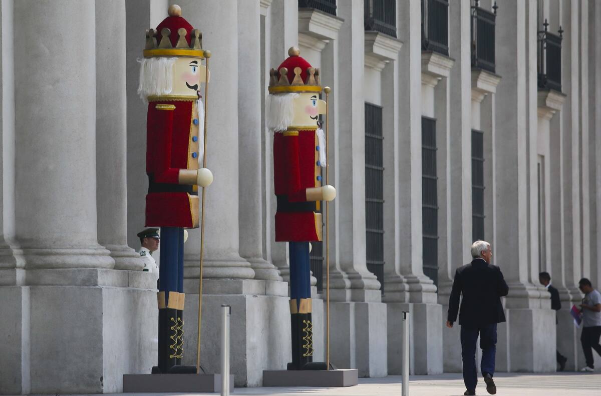 Fiesta Infantil de Navidad se realiza este martes frente a La Moneda: Conoce a qué hora comienza y los artistas que se presentarán