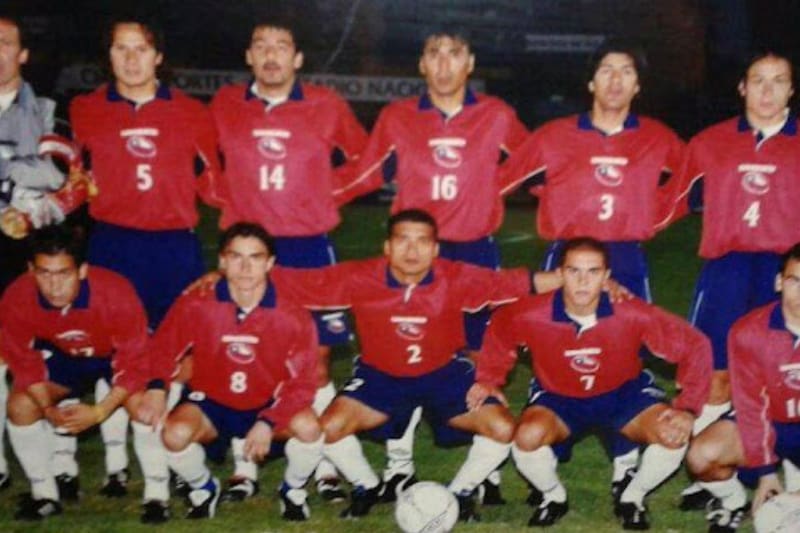 El equipo que sacó la cara por La Roja en tiempos difíciles. Robles titular.