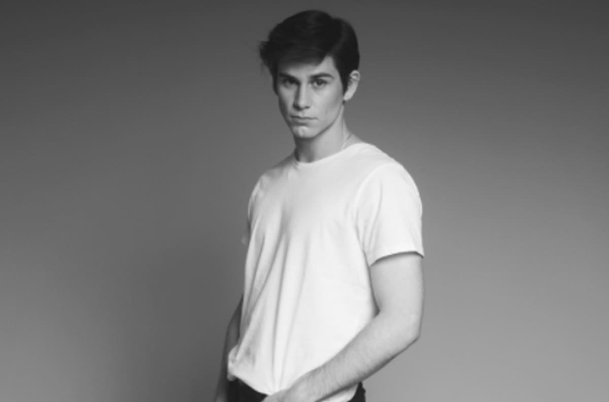 "Contra viento y marea" tiene nueva versión de su canción principal