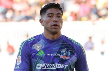 Hizo inferiores en la U y en Colo Colo lo ven como un posible reemplazante de Brayan Cortés