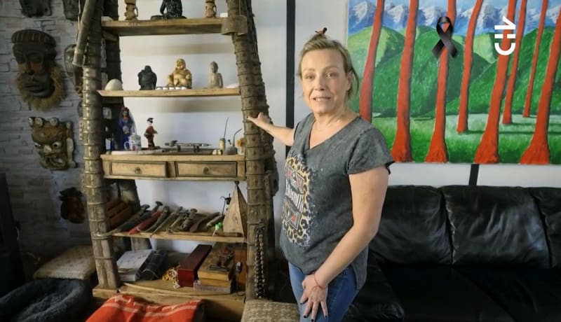 Claudia Conserva mostró su mueble más querido. Créditos: Pantallazo CHV