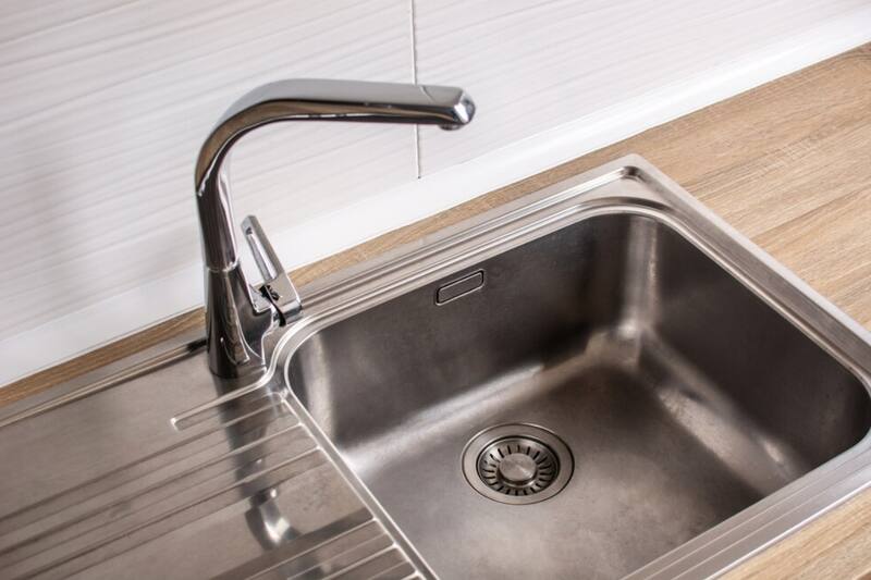 Con tres ingredientes elimina el mal olor de tus tuberias.