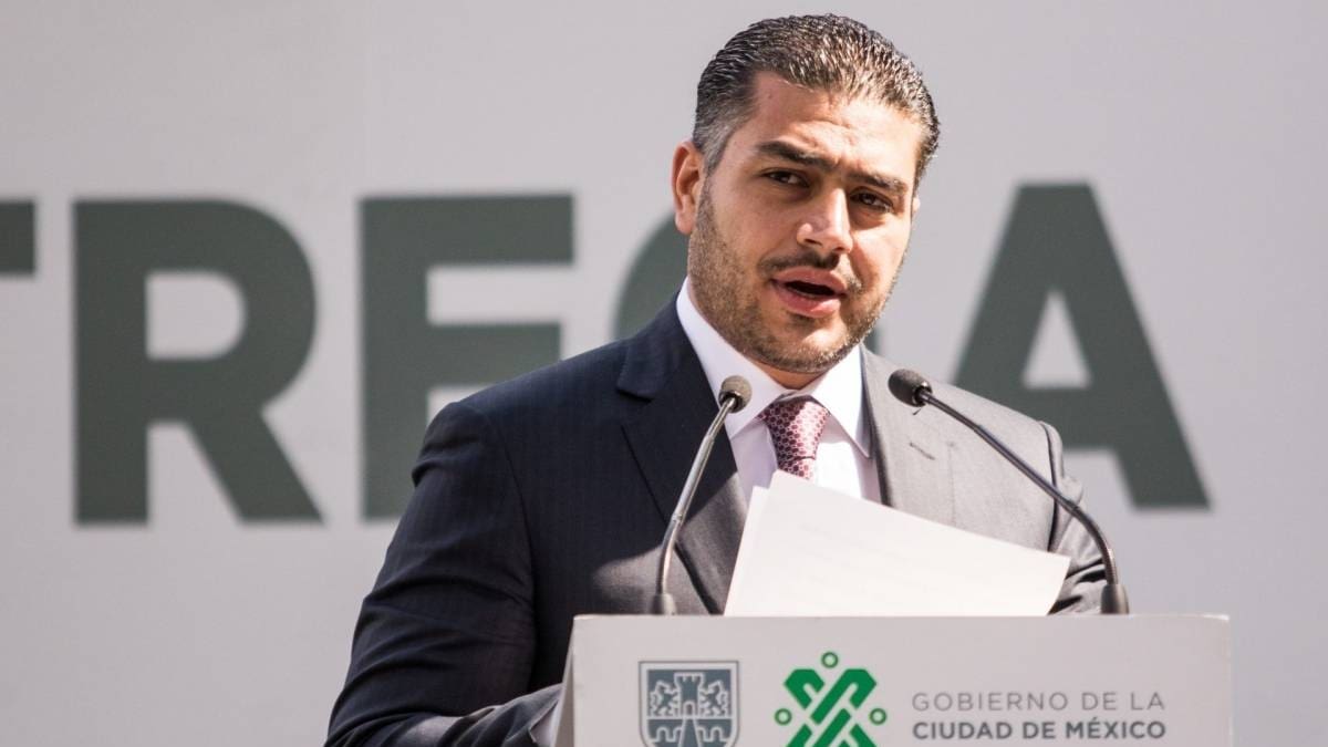 Secretario de Seguridad Ciudadana de la Ciudad de México es acusado de recibir sobornos del crimen organizado.